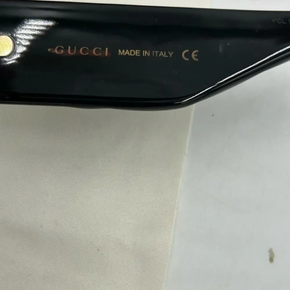 Women’s Gucci cat Eye sunglasses made in Italy
